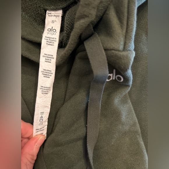 ALO Yoga Peak Off-The-Grid Cutout Hoodie Sweatshirt Olive Green Sz Small Cropped - Picture 10 of 11